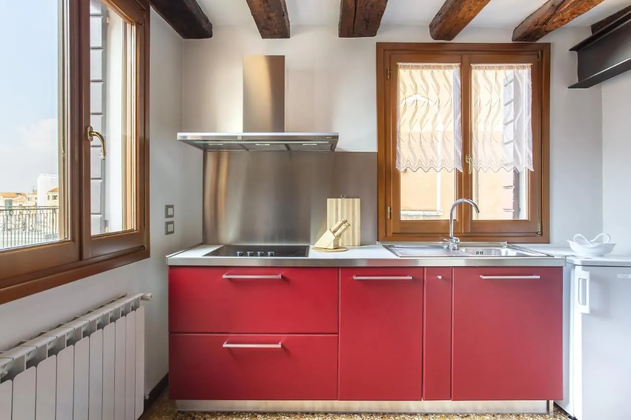 Guglie Canal View Apartment In Veneza 0*,