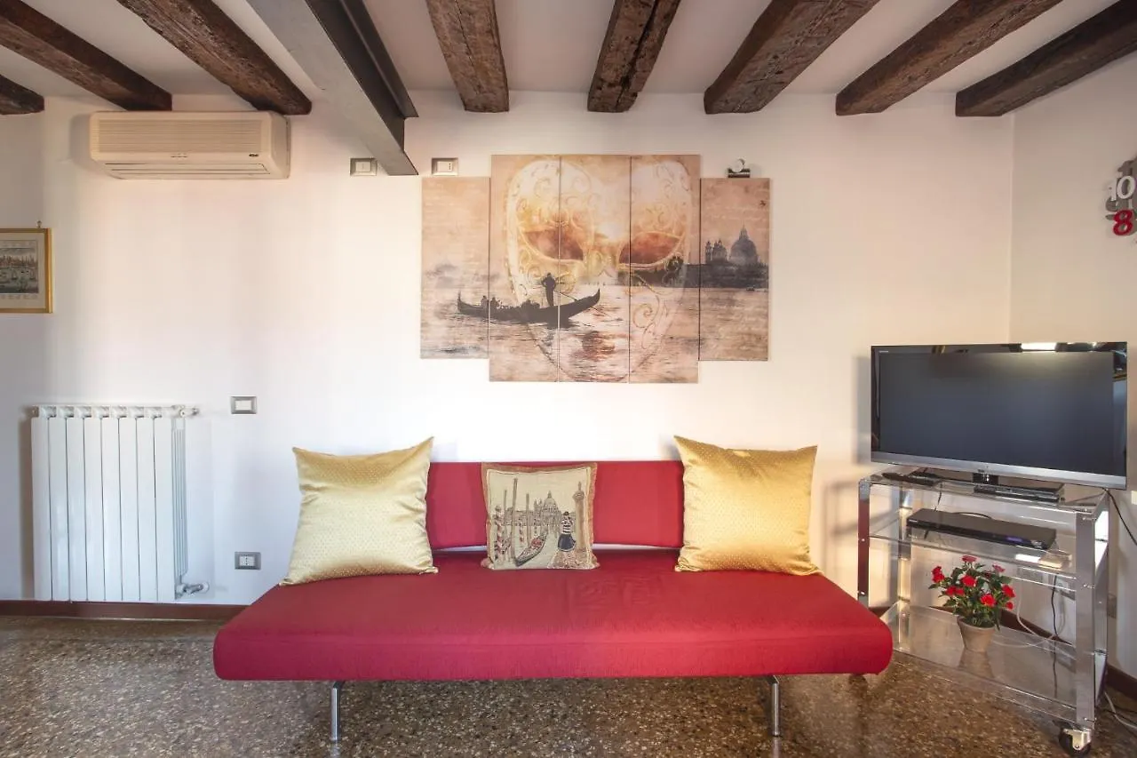 Guglie Canal View Apartment In Veneza