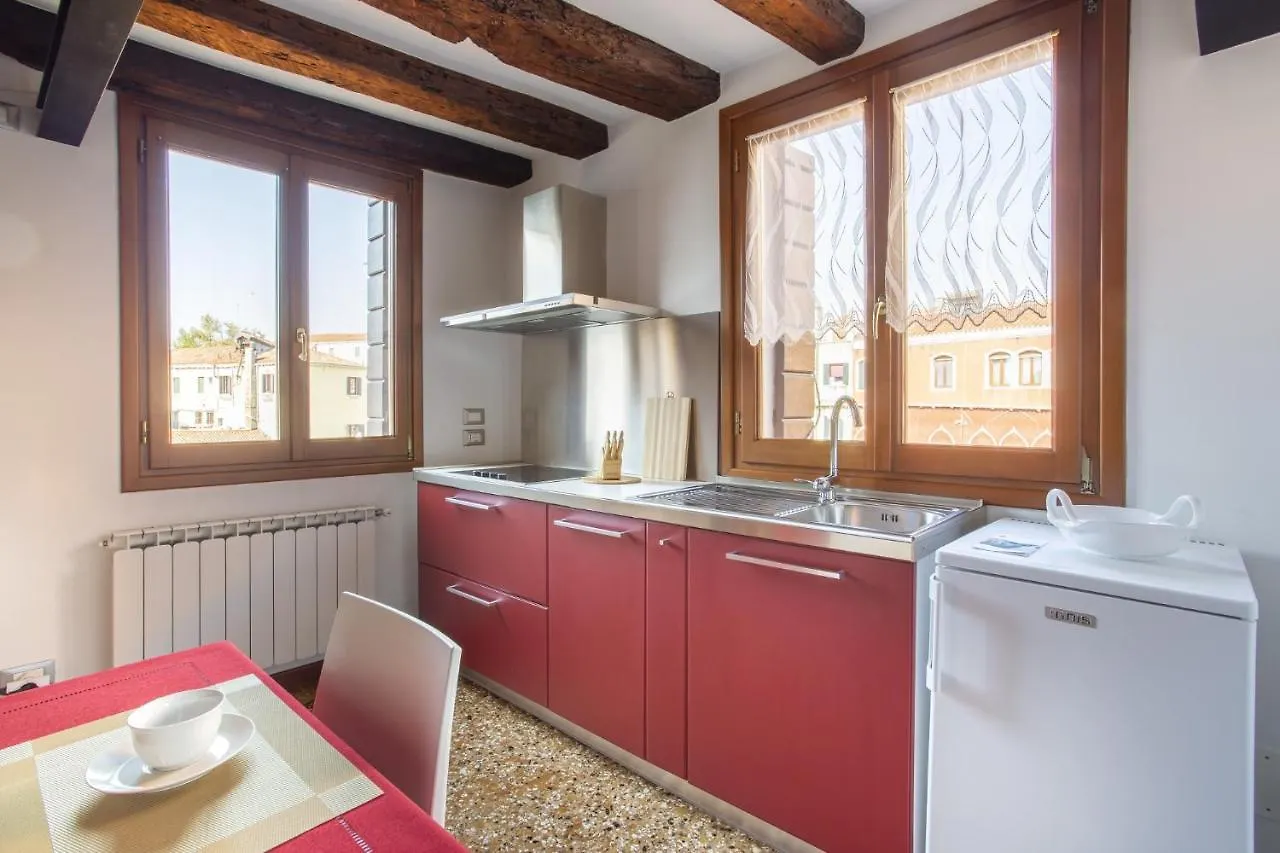 Guglie Canal View Apartment In Veneza Itália